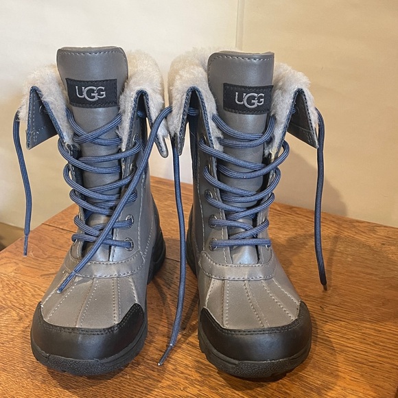 UGG UGG® Butte II Boot - Little Kid Gray & Blue Snow Boots size 2 - Picture 2 of 8